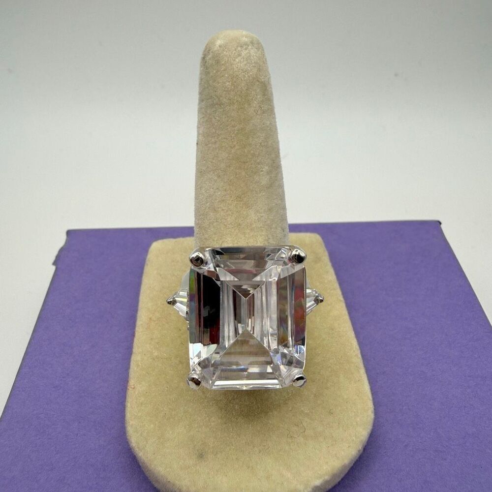 Kenneth Jay Lane Liz engagement Emerald Simulated Diamond Ring Size 5 New